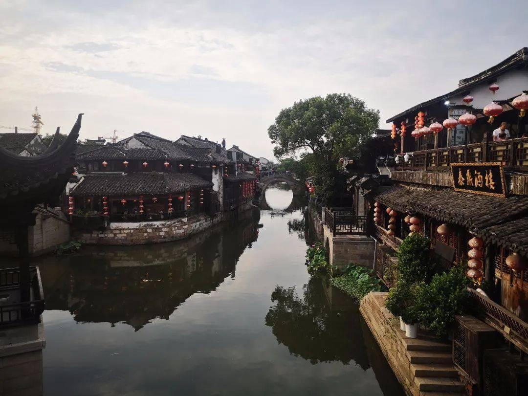 薛明:拇指脱臼当场掰直,与央视导演闪婚闪离,如今单身成网红?